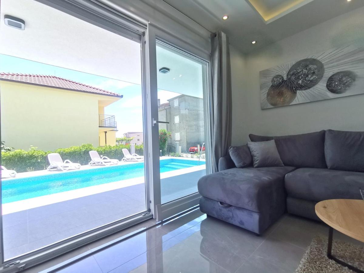 Seka Apartments With A Pool Kaštela Eksteriør bilde