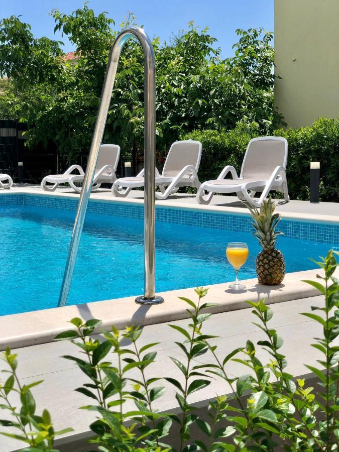 Seka Apartments With A Pool Kaštela Eksteriør bilde