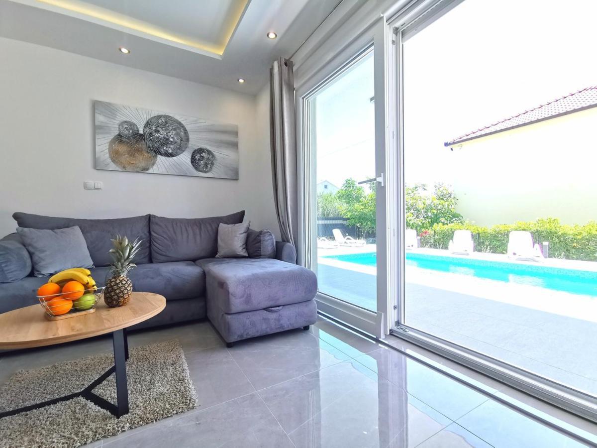 Seka Apartments With A Pool Kaštela Eksteriør bilde
